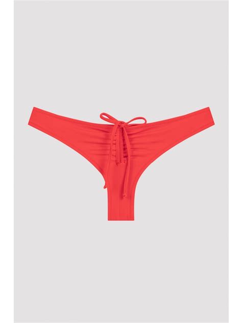 kırmızı bikini penti